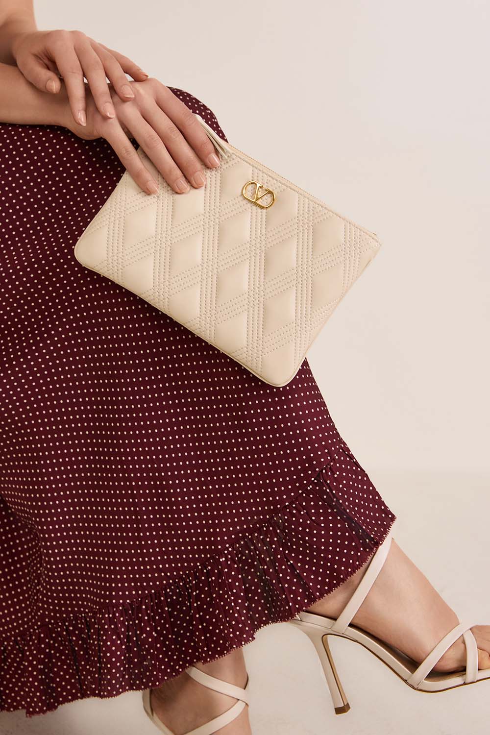 תמונת כל הלוק של תיק קלאץ' קווילטי 67